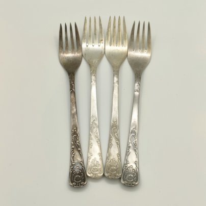 Набор из 4-х вилок с растительным декором, мНЦ (медь-никель-цинк), Комбинат бытовых металлических изделий (БМИ), г. Эчмиадзин, СССР, 1971-1991 гг.