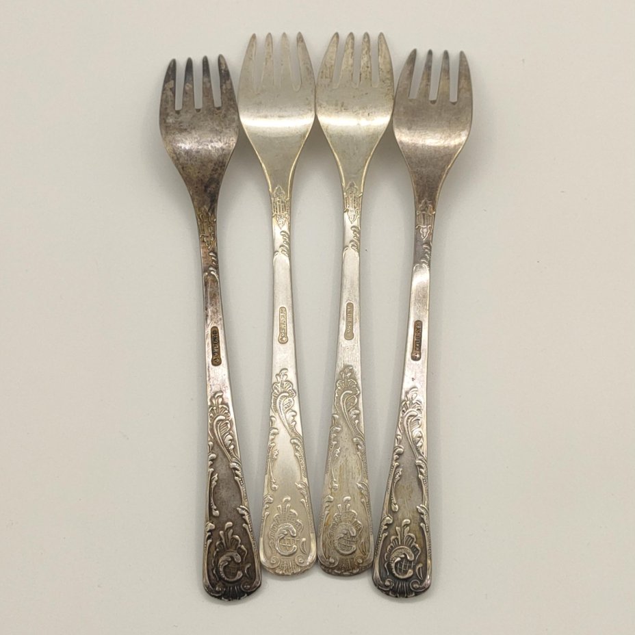 Набор из 4-х вилок с растительным декором, мНЦ (медь-никель-цинк), Комбинат бытовых металлических изделий (БМИ), г. Эчмиадзин, СССР, 1971-1991 гг.
