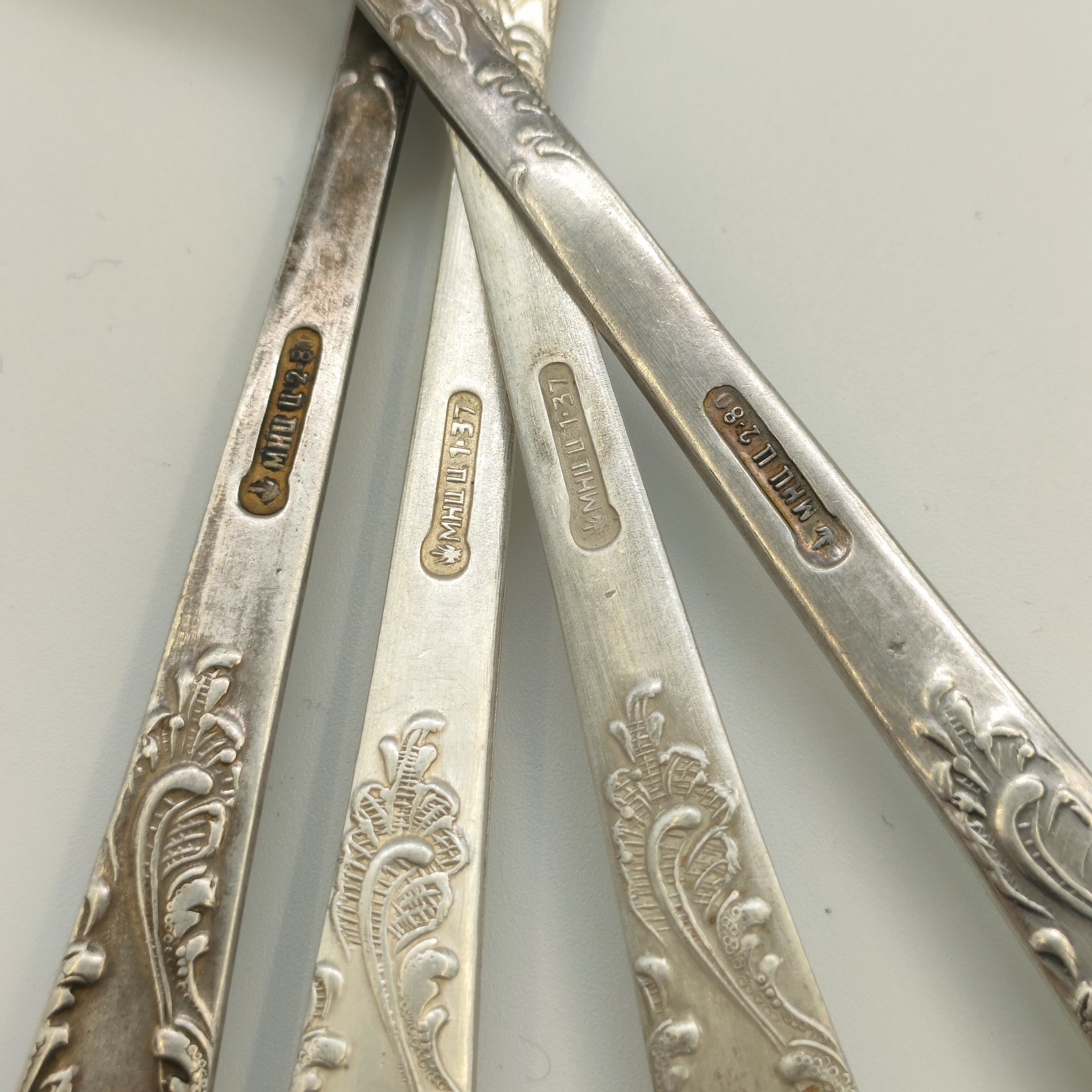 Набор из 4-х вилок с растительным декором, мНЦ (медь-никель-цинк), Комбинат бытовых металлических изделий (БМИ), г. Эчмиадзин, СССР, 1971-1991 гг.