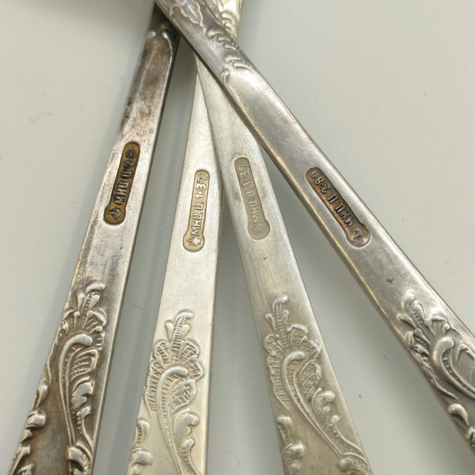 Набор из 4-х вилок с растительным декором, мНЦ (медь-никель-цинк), Комбинат бытовых металлических изделий (БМИ), г. Эчмиадзин, СССР, 1971-1991 гг.