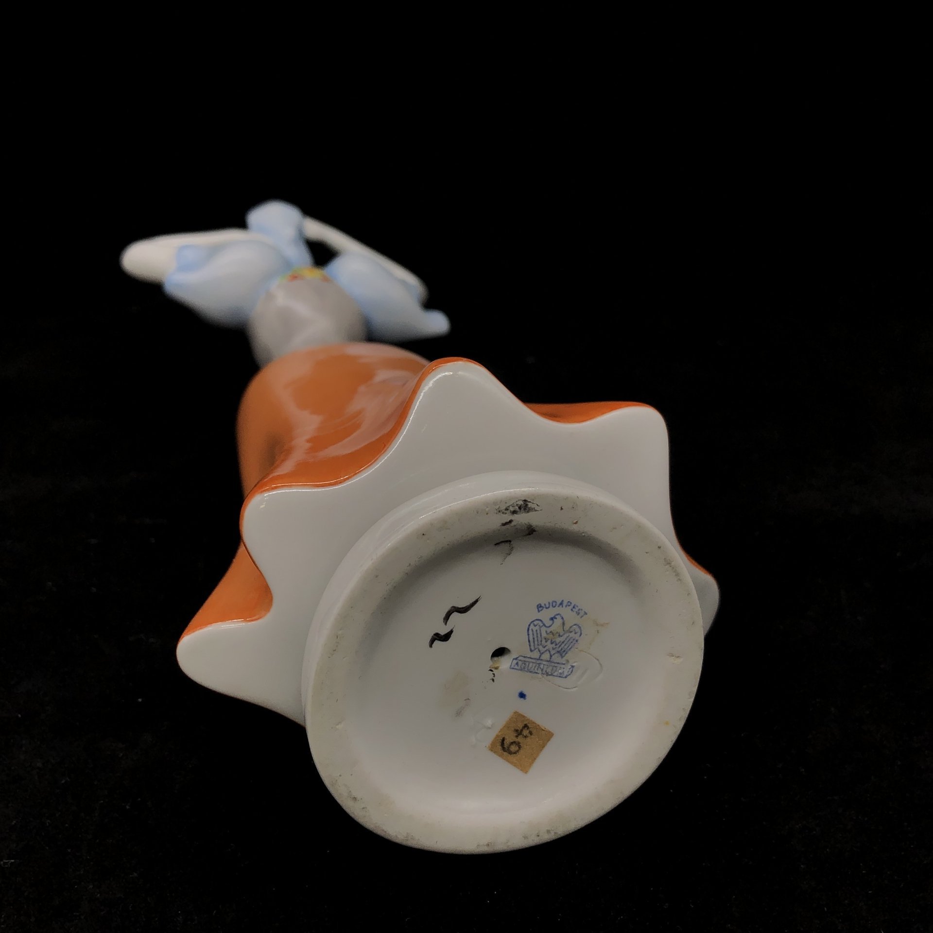 Статуэтка "Румынская девушка в национальном костюме", Aquincum Porcelain