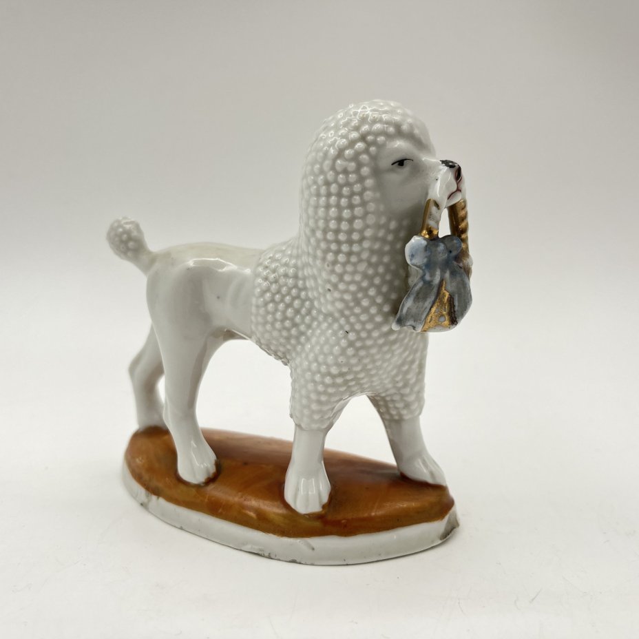 Статуэтка "Белый пудель с корзиной"