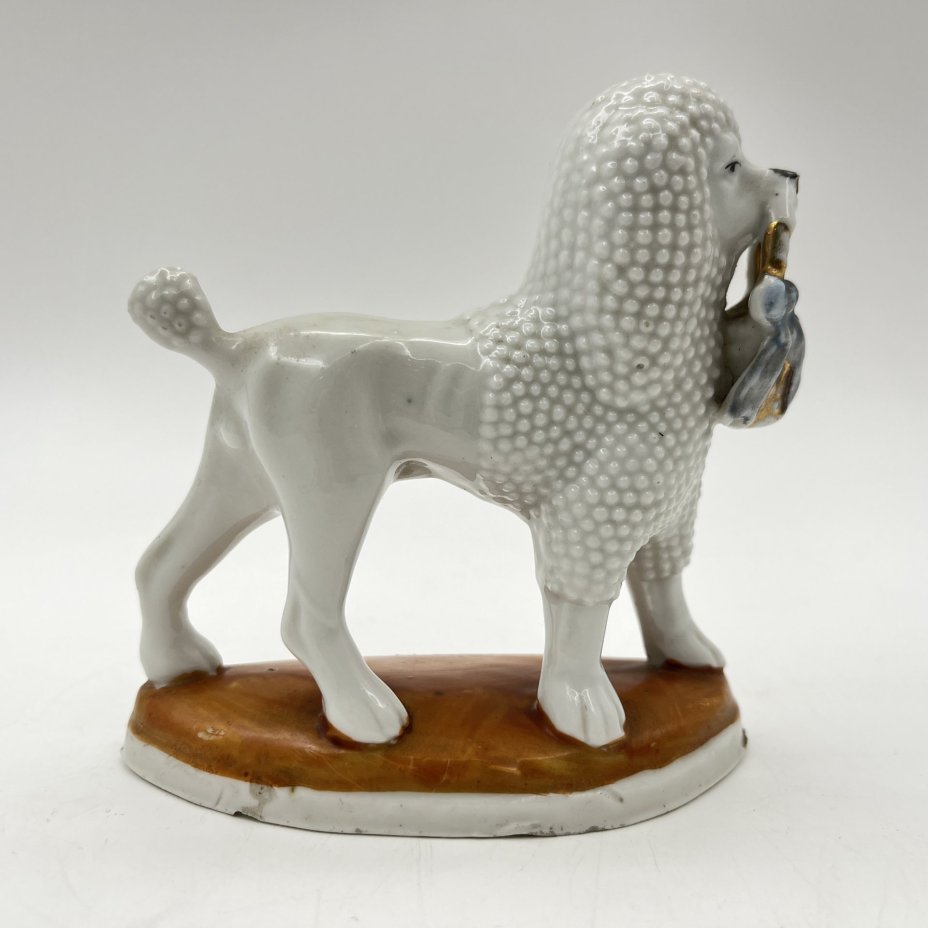 Статуэтка "Белый пудель с корзиной"