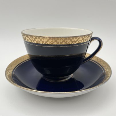 Пара чайная кобальтового цвета с золотистым кантом, фарфор, крытье кобальтом, золочение, Ленинградский фарфоровый завод (ЛФЗ), СССР, 1970-1986 гг.