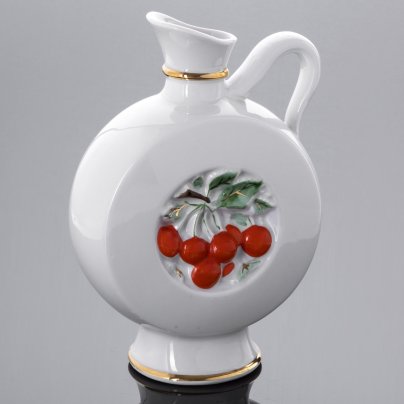 Куманец (штоф) "Вишня", автор Э.М. Криммер, фарфор, роспись, золочение, Ленинградский фарфоровый завод (ЛФЗ), СССР, 1950-1970 гг.