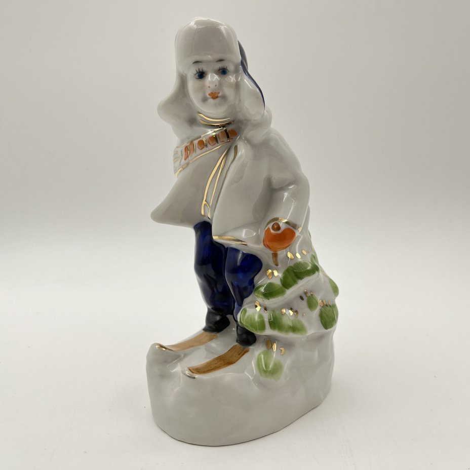 Статуэтка "Лыжник" ("Мальчик на лыжах"), автор С.В. Голембовская (Болзан), фарфор, роспись, золочение, Полонский фарфоровый завод, СССР, 1953-1957 гг.