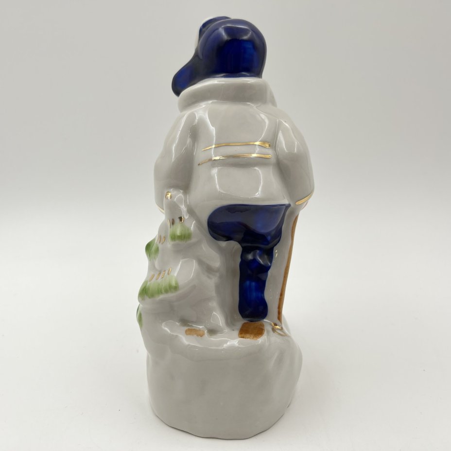 Статуэтка "Лыжник" ("Мальчик на лыжах"), автор С.В. Голембовская (Болзан), фарфор, роспись, золочение, Полонский фарфоровый завод, СССР, 1953-1957 гг.