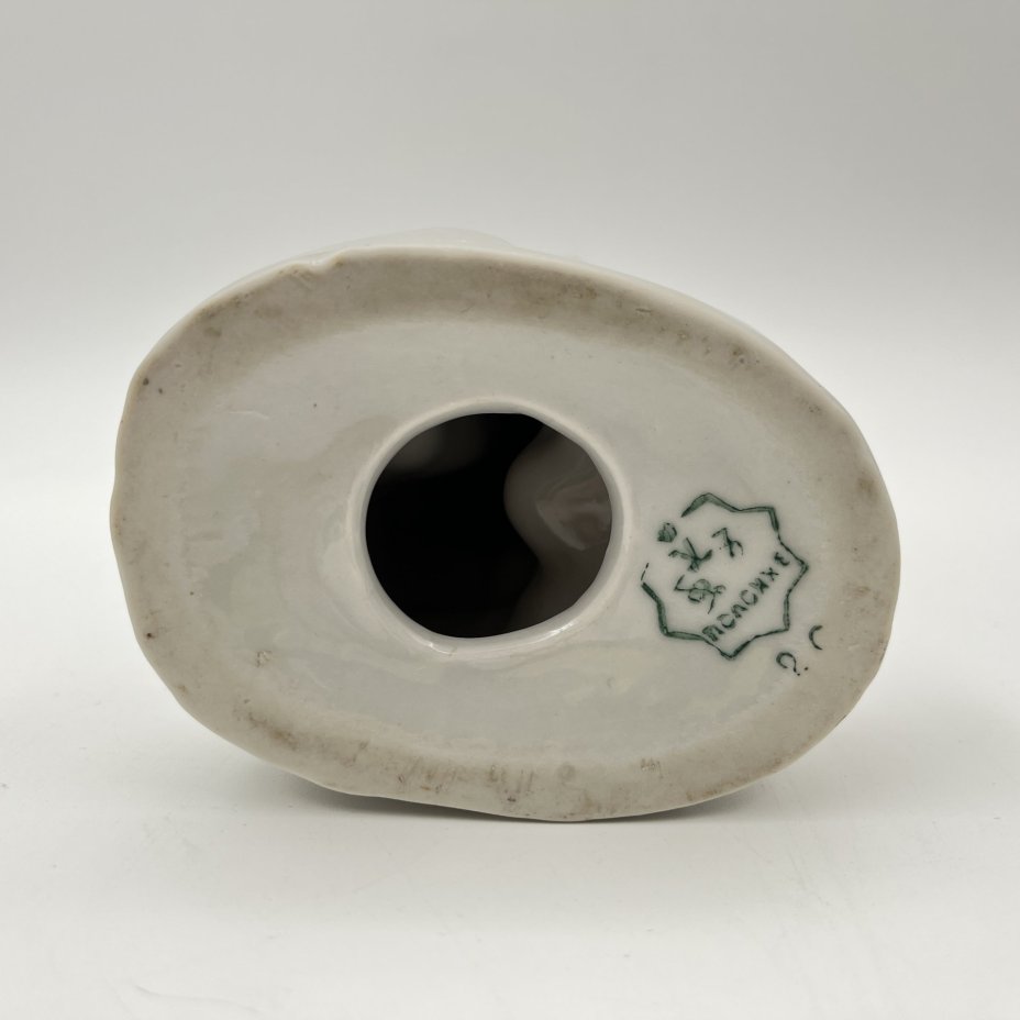 Статуэтка "Лыжник" ("Мальчик на лыжах"), автор С.В. Голембовская (Болзан), фарфор, роспись, золочение, Полонский фарфоровый завод, СССР, 1953-1957 гг.