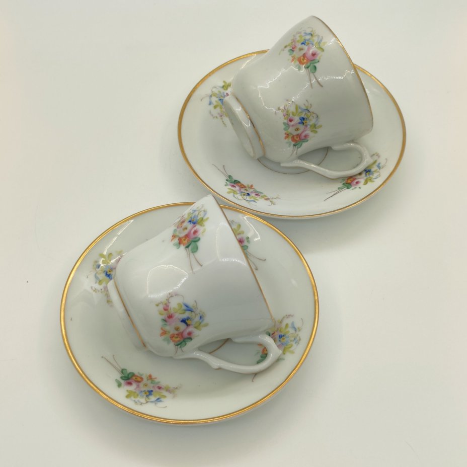 Набор из 2-х чайных пар и молочника с цветочным декором