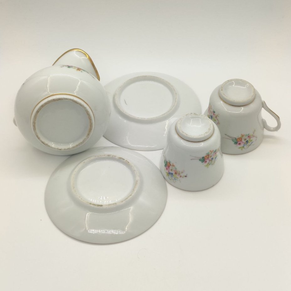 Набор из 2-х чайных пар и молочника с цветочным декором