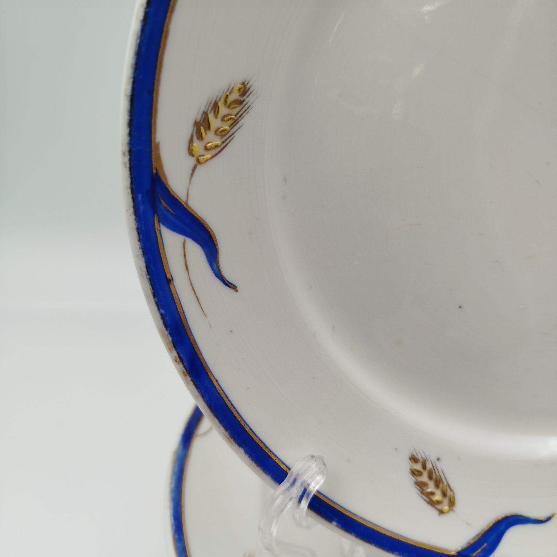 Набор десертных тарелок "Золотые колосья" (3 шт.), автор росписи Мысягин В.П., фарфор, роспись, золочение, Дулевский фарфоровый завод (Дулёво), СССР, 1951 г.