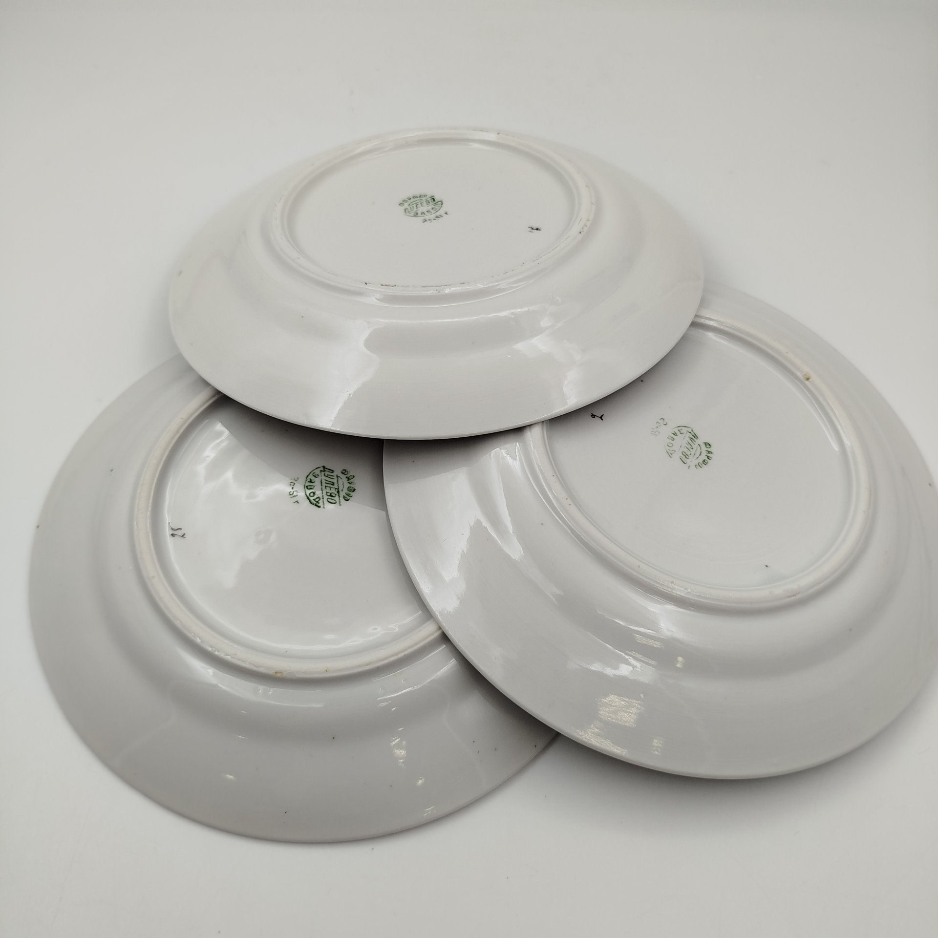 Набор десертных тарелок "Золотые колосья" (3 шт.), автор росписи Мысягин В.П., фарфор, роспись, золочение, Дулевский фарфоровый завод (Дулёво), СССР, 1951 г.