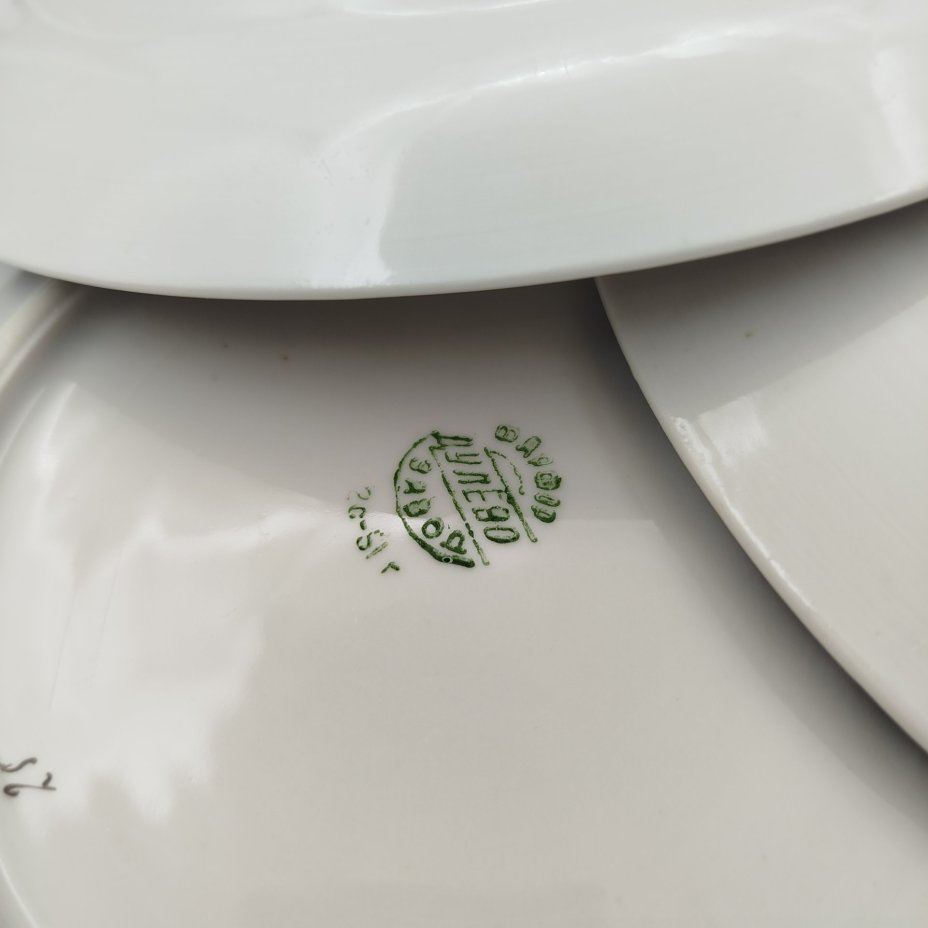 Набор десертных тарелок "Золотые колосья" (3 шт.), автор росписи Мысягин В.П., фарфор, роспись, золочение, Дулевский фарфоровый завод (Дулёво), СССР, 1951 г.