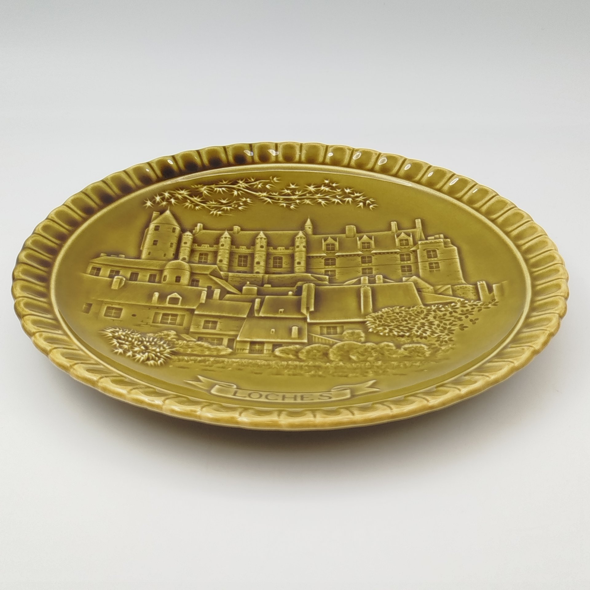 Декоративная тарелка из серии "Замки Франции"  (Loches), Gien, керамика, глазурь, Франция, 1960-1971 гг.