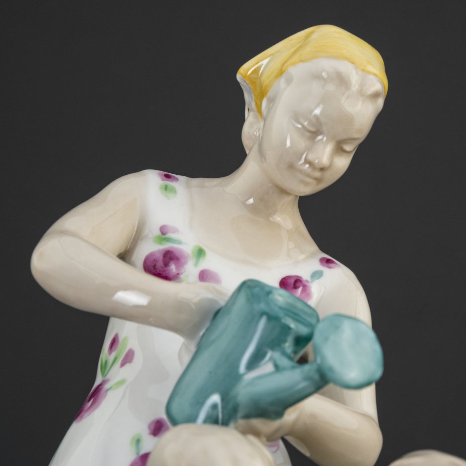 Статуэтка "Жаркий полдень" (экспортная марка), скульптор А.Д. Бржезицкая, Дулевский фарфоровый завод (Дулёво)