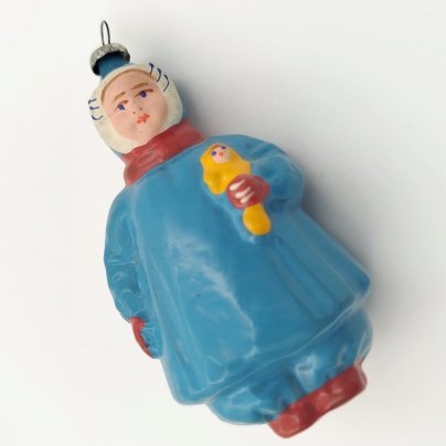 Елочная игрушка "Ребенок с погремушкой", стекло, роспись, металл, Завод стеклянных ёлочных украшений и оптических изделий, г. Москва, СССР, 1950-1960 гг., Завод стеклянных ёлочных украшений и оптических изделий