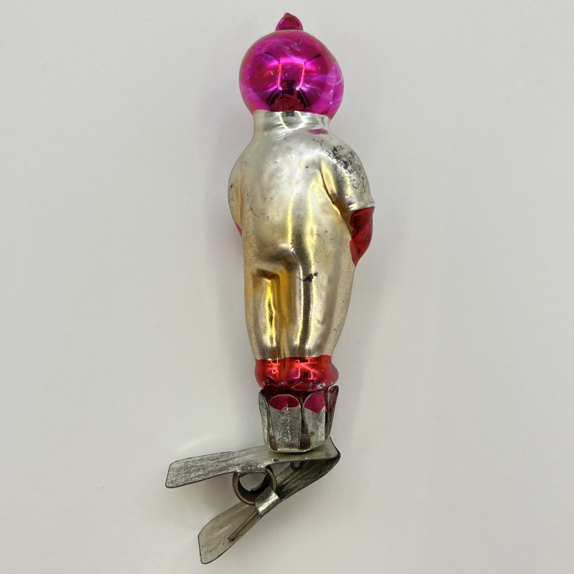 Ёлочная игрушка на прищепке "Космонавт", стекло, краска, металл, СССР, 1950-1970 гг.