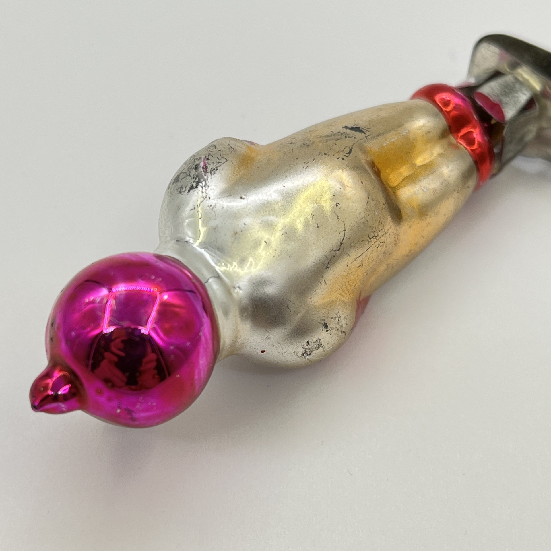 Ёлочная игрушка на прищепке "Космонавт", стекло, краска, металл, СССР, 1950-1970 гг.