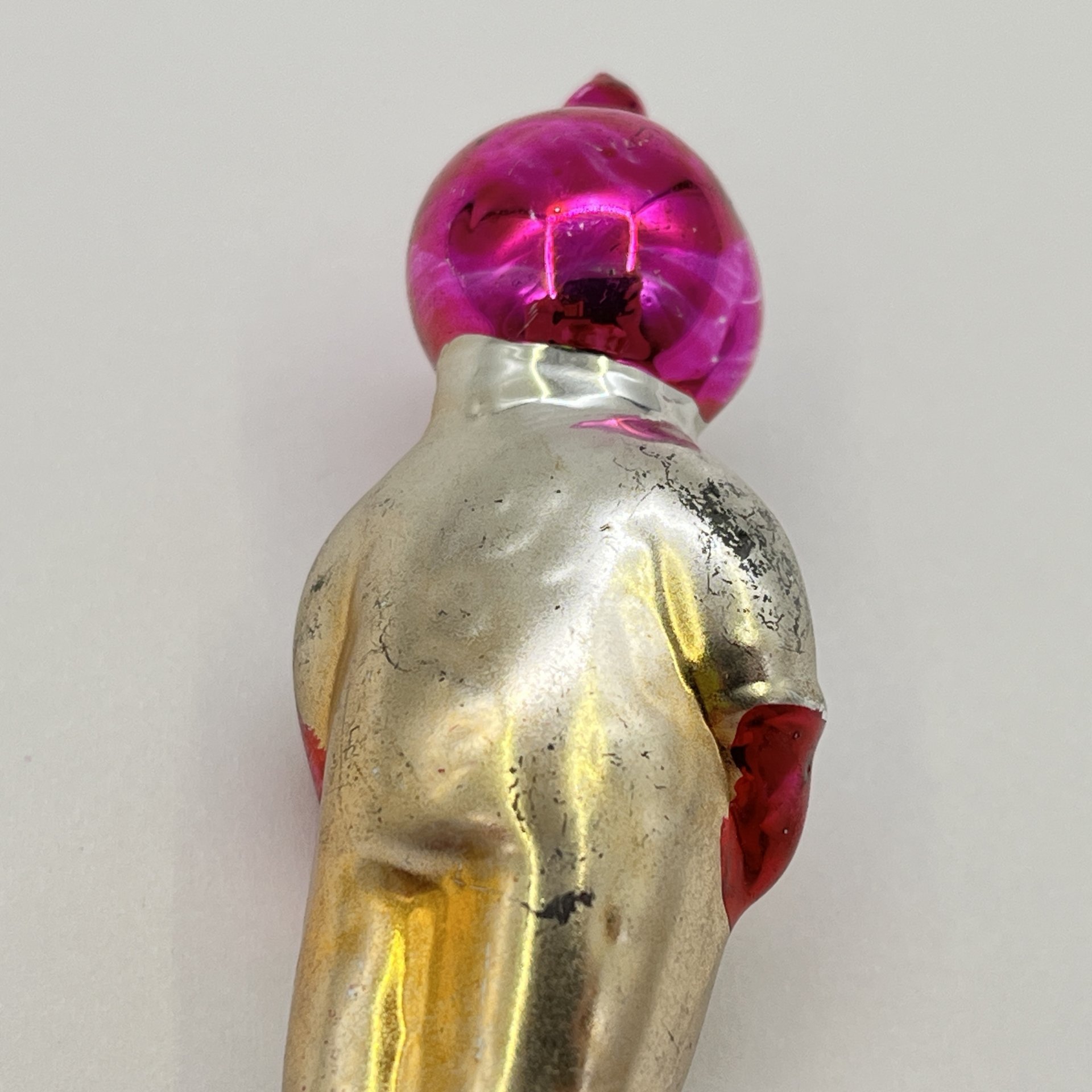 Ёлочная игрушка на прищепке "Космонавт", стекло, краска, металл, СССР, 1950-1970 гг.