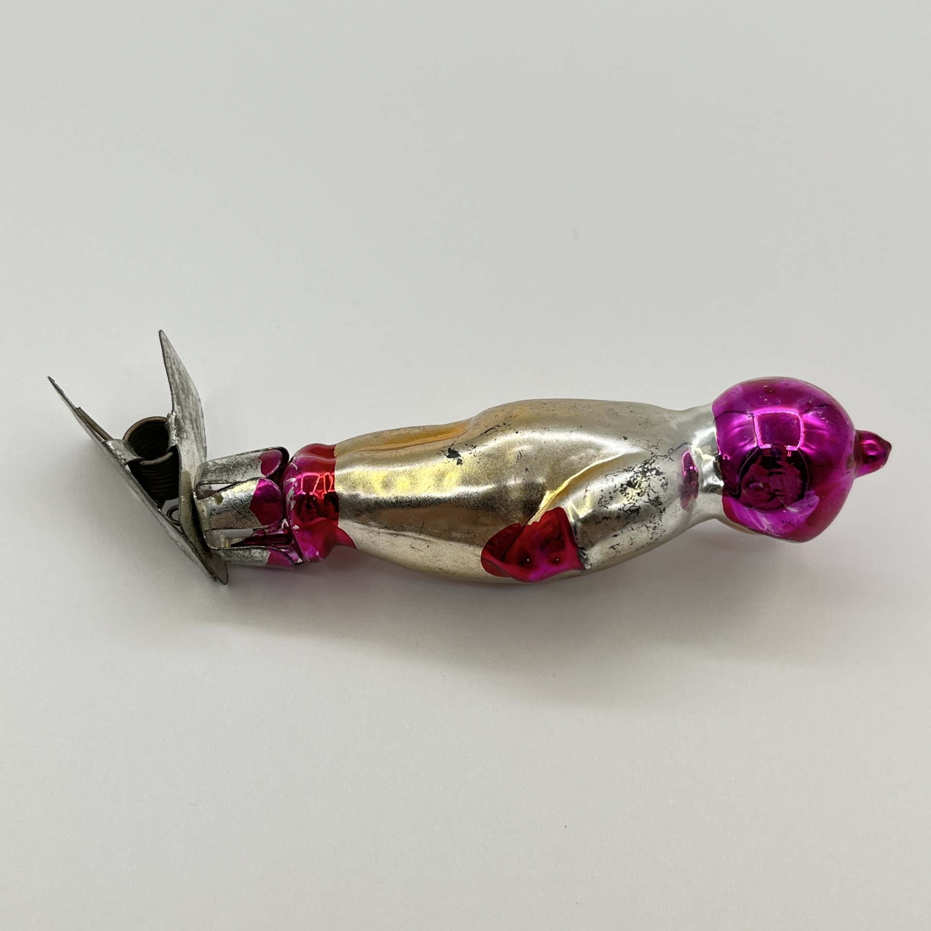 Ёлочная игрушка на прищепке "Космонавт", стекло, краска, металл, СССР, 1950-1970 гг.