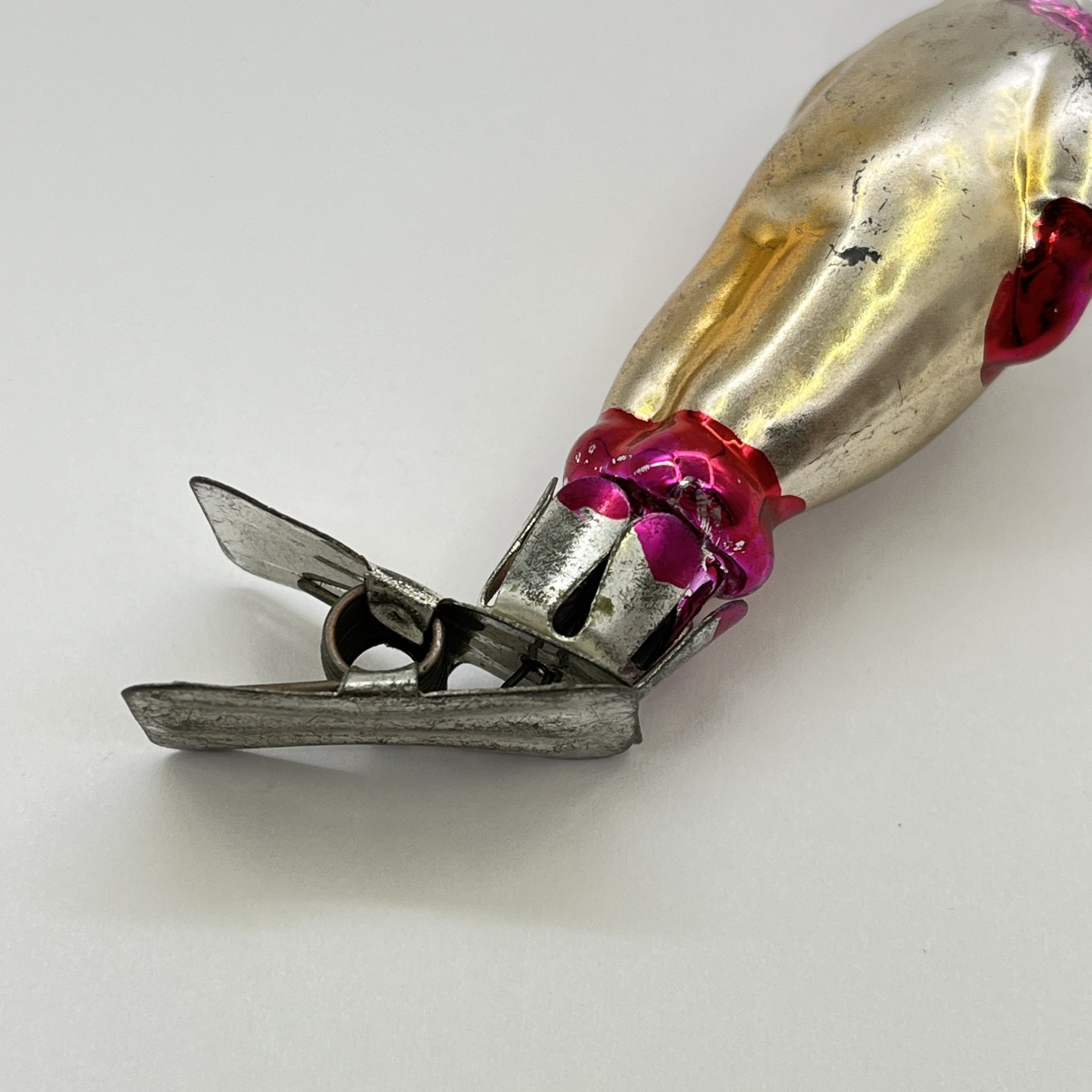 Ёлочная игрушка на прищепке "Космонавт", стекло, краска, металл, СССР, 1950-1970 гг.