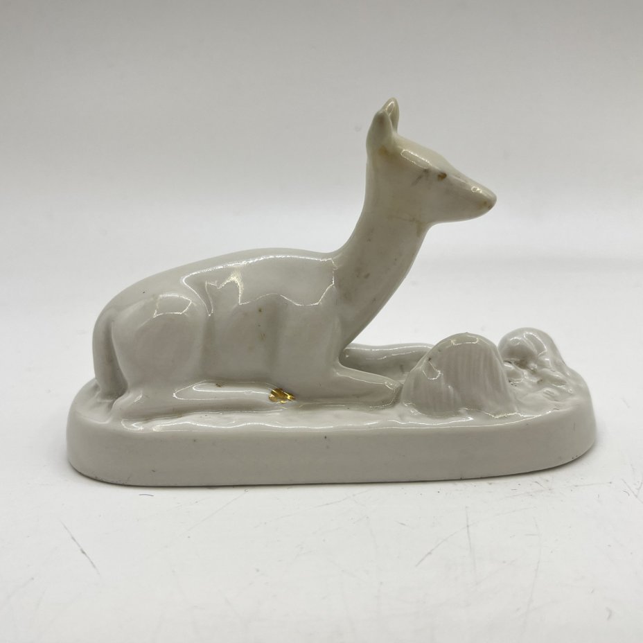 Статуэтка "Отдыхающая косуля"