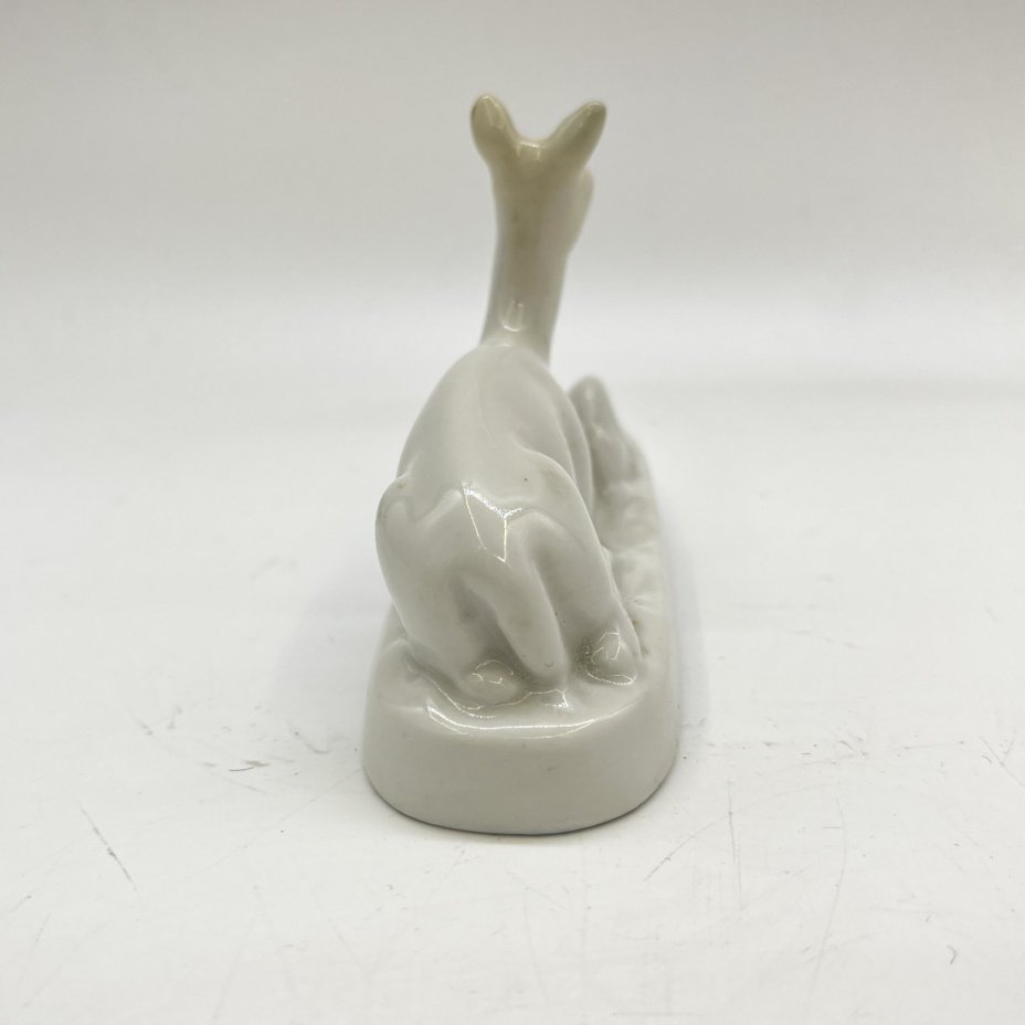 Статуэтка "Отдыхающая косуля"