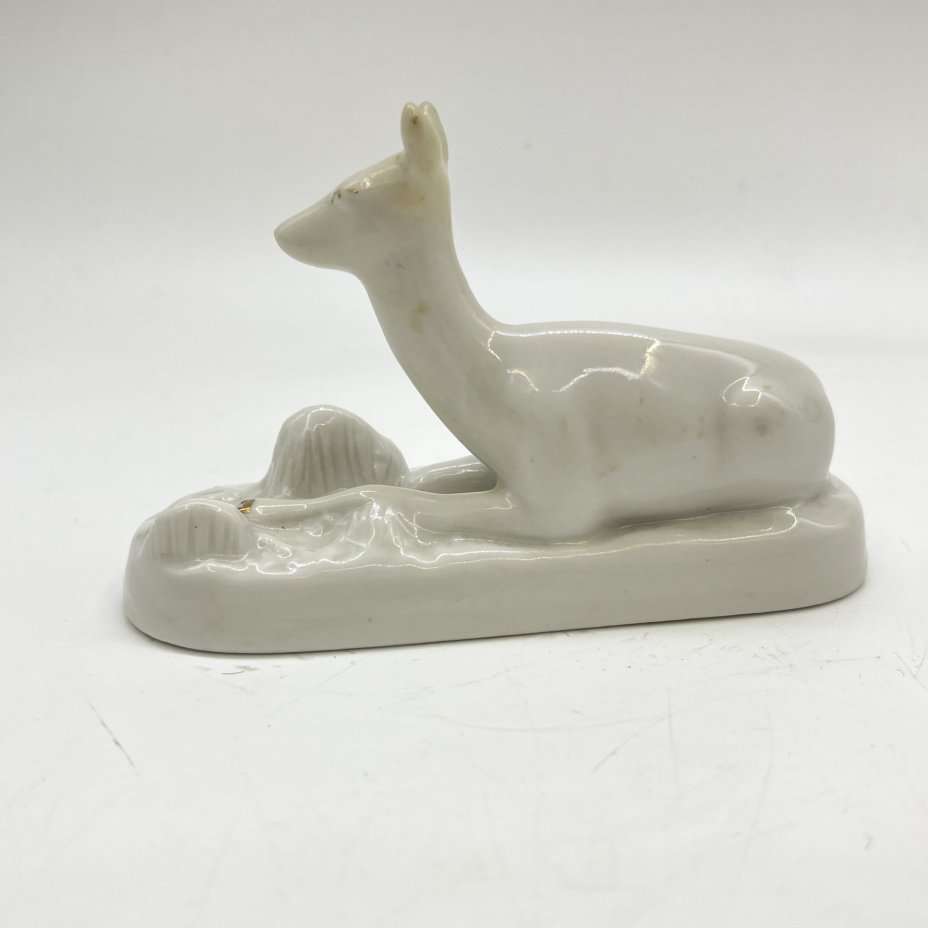 Статуэтка "Отдыхающая косуля"