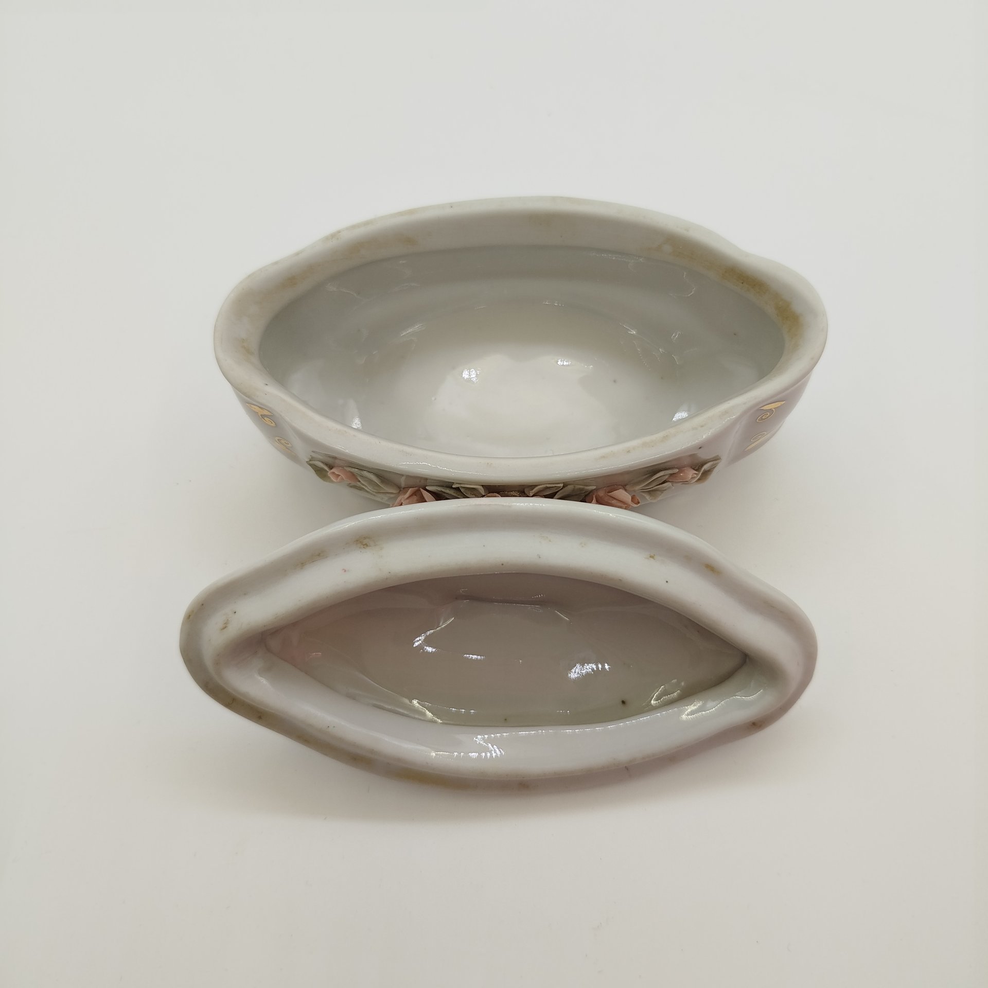 Шкатулка с объемным цветочным декором, фарфор, золочение, налепы, Кисловодский фарфор - Феникс, СССР, 1980-1991 гг.