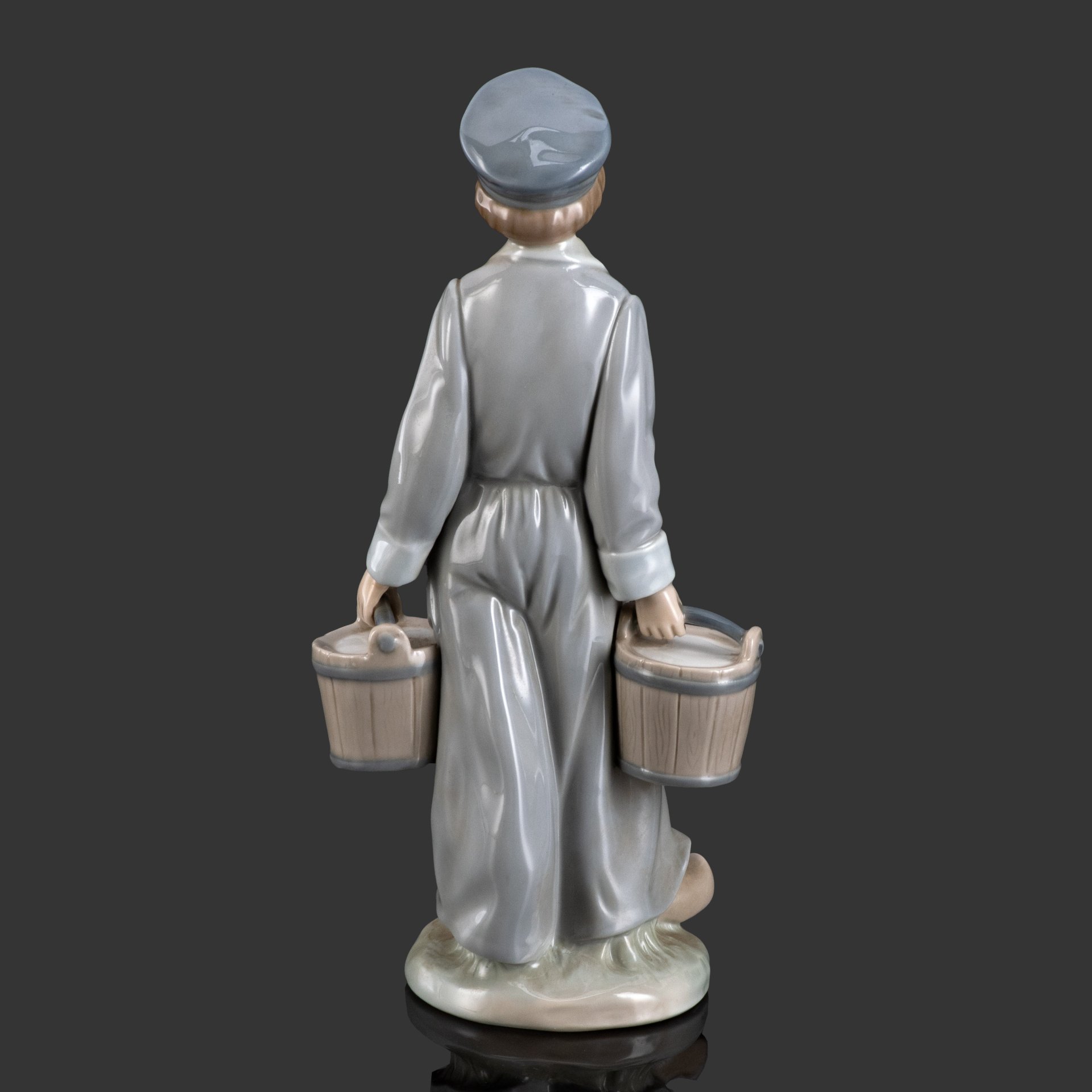 Статуэтка "Мальчик-водонос", Lladro