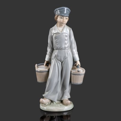 Статуэтка "Мальчик-водонос", Lladro