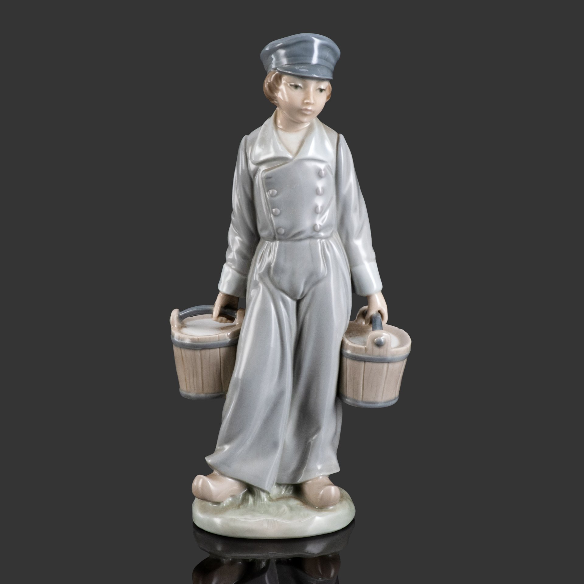 Статуэтка "Мальчик-водонос", Lladro