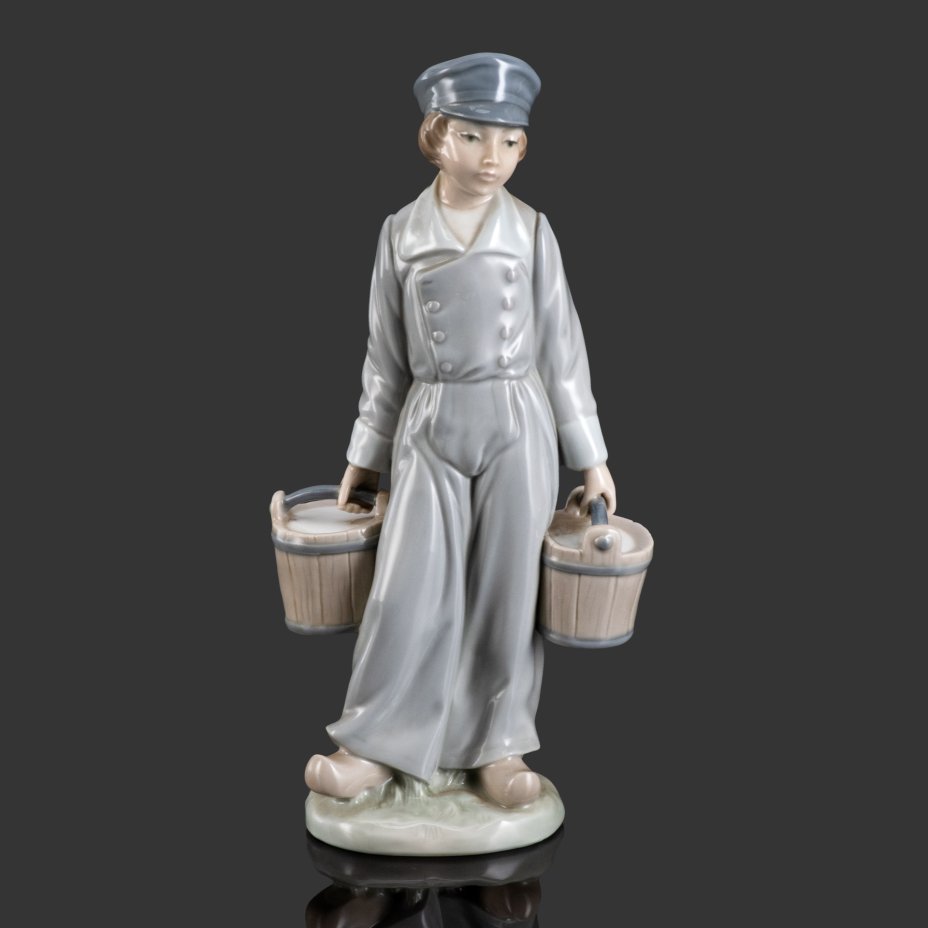 Статуэтка "Мальчик-водонос", Lladro