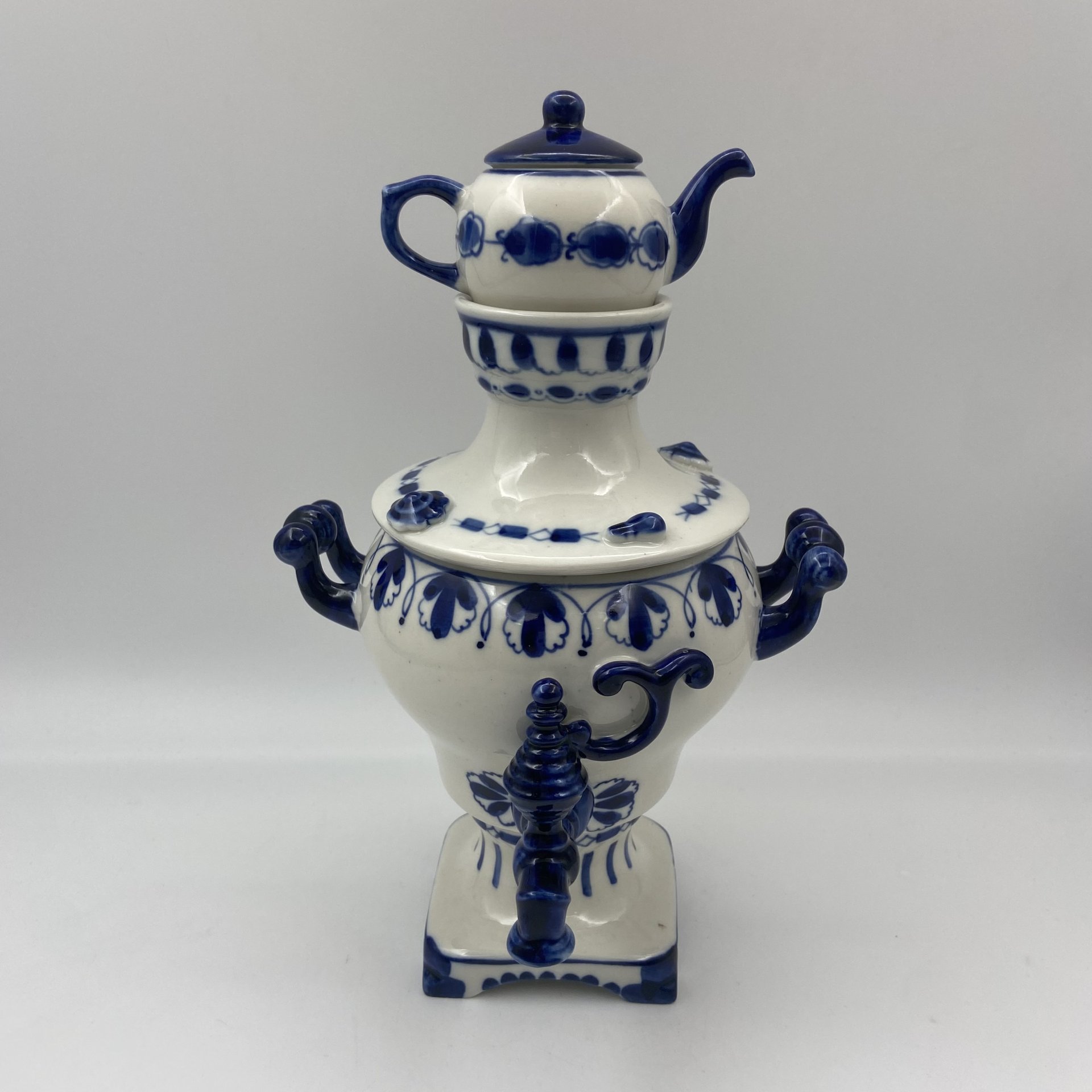 Статуэтка "Самовар с заварочным чайником", фарфор, роспись, Объединение «Гжель», СССР, 1972-1985 гг.