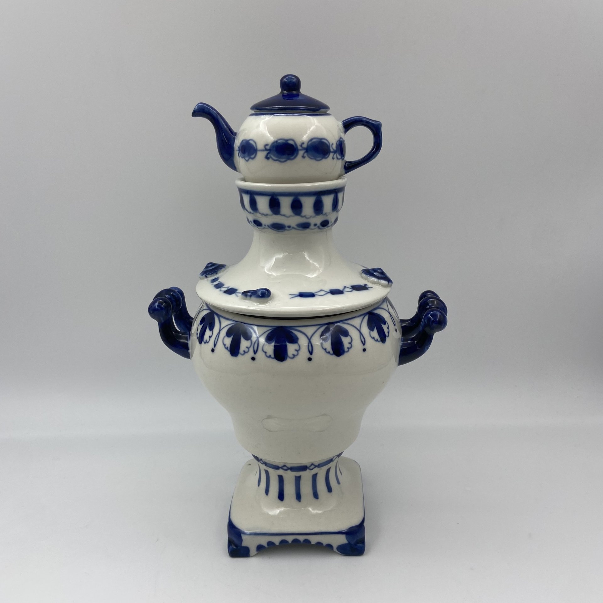 Статуэтка "Самовар с заварочным чайником", фарфор, роспись, Объединение «Гжель», СССР, 1972-1985 гг.