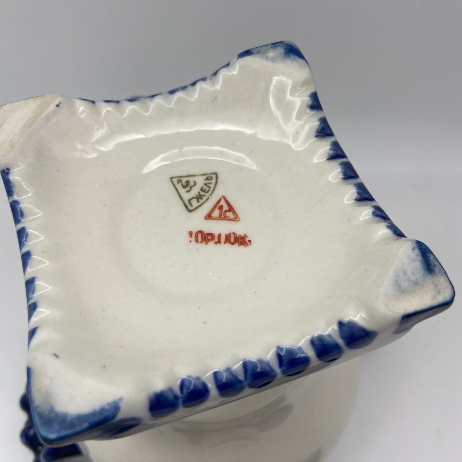 Статуэтка "Самовар с заварочным чайником", фарфор, роспись, Объединение «Гжель», СССР, 1972-1985 гг.