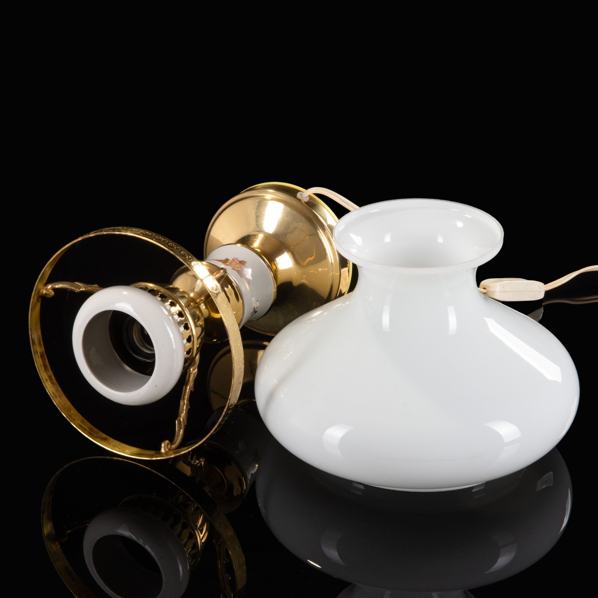 Лампа настольная с фарфоровой вставкой