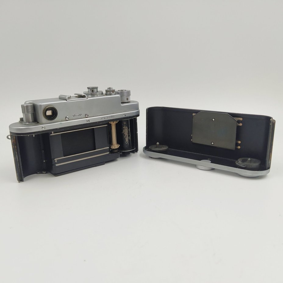 Фотоаппарат пленочный "Зоркий-4" с объективом "Юпитер-8", в оригинальном кофре и в комплекте с фотовспышкой "Norma", металл, стекло, пластик, кожа, Красногорский механический завод (КМЗ), СССР, 1956-1973 гг., Красногорский механический завод (КМЗ)
