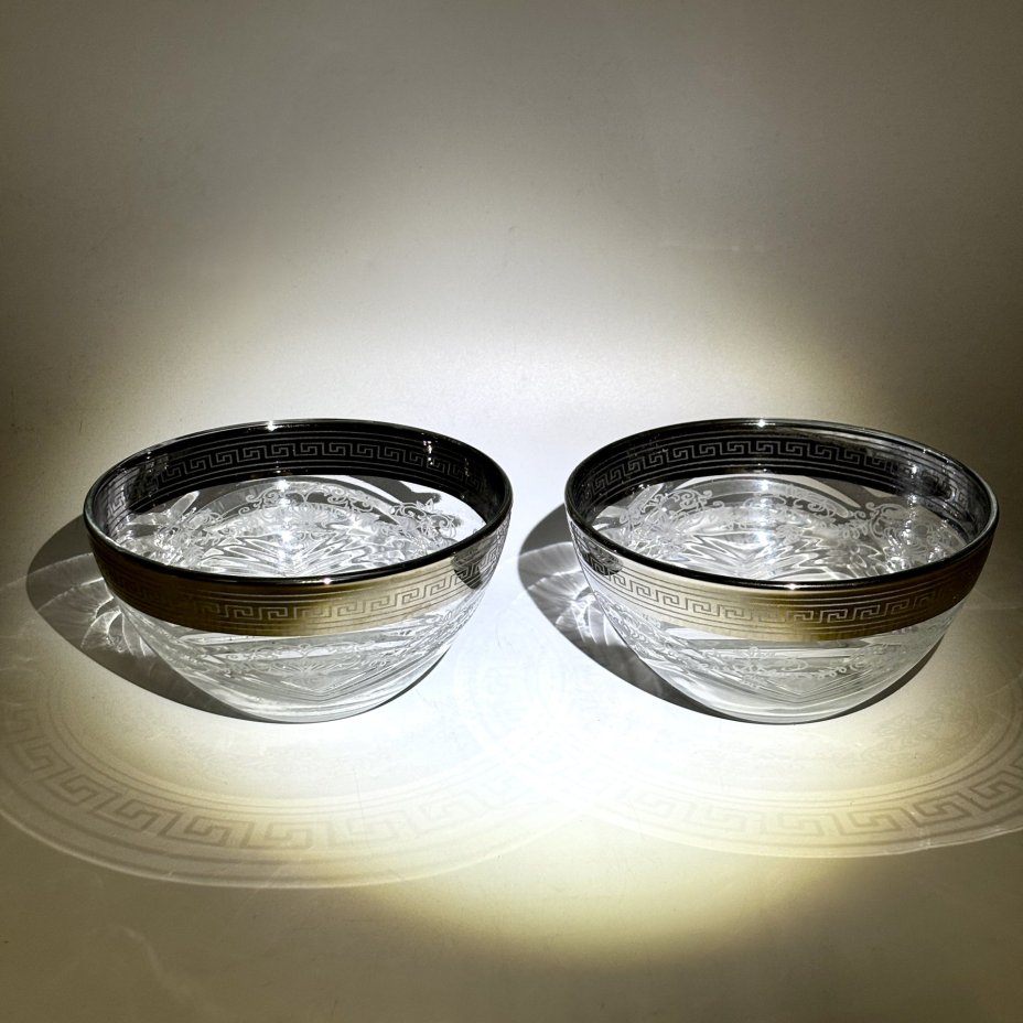 Набор из 2-х салатников, украшенных растительным декором, стекло, серебрение, Российская Федерация, 2000-2010 гг.