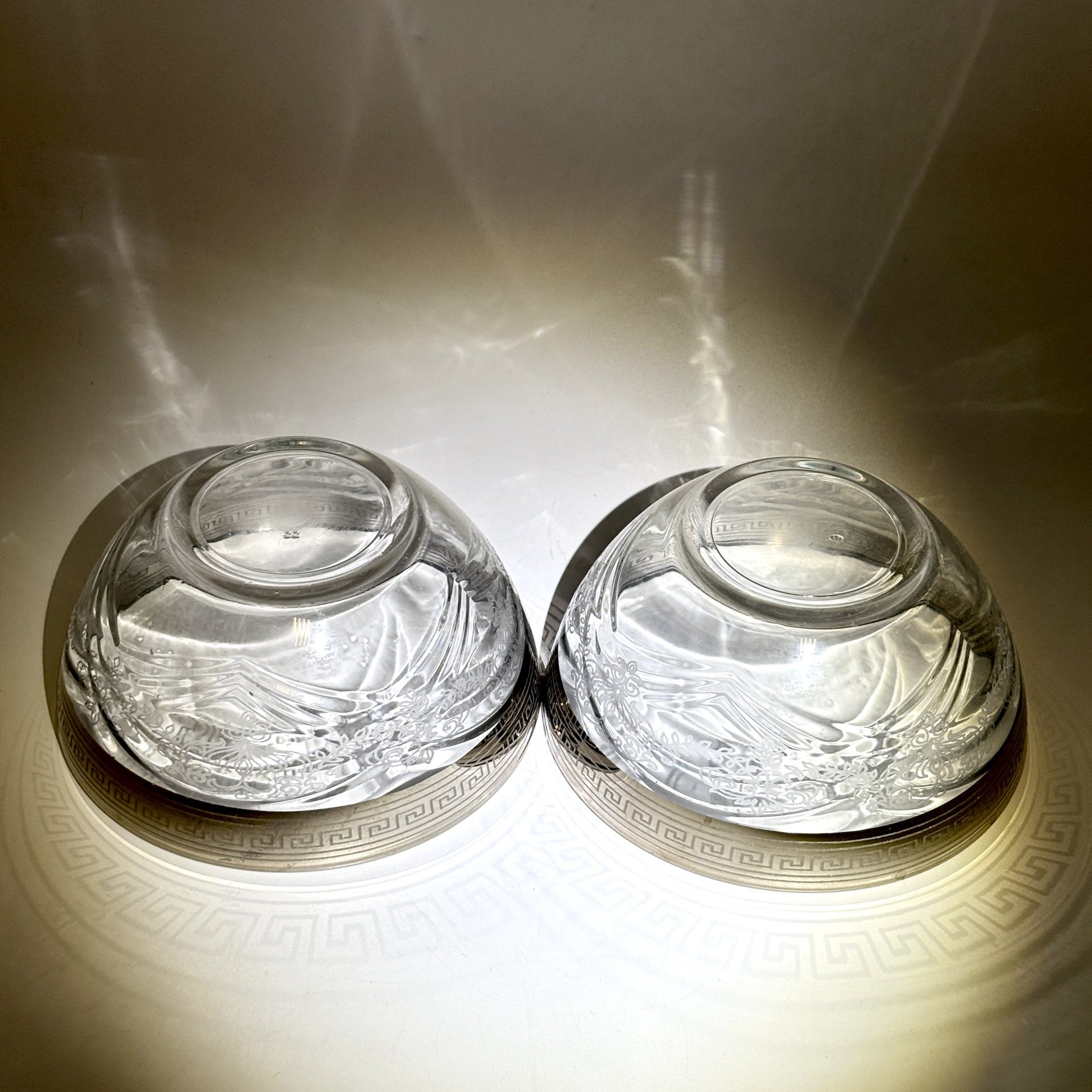 Набор из 2-х салатников, украшенных растительным декором, стекло, серебрение, Российская Федерация, 2000-2010 гг.