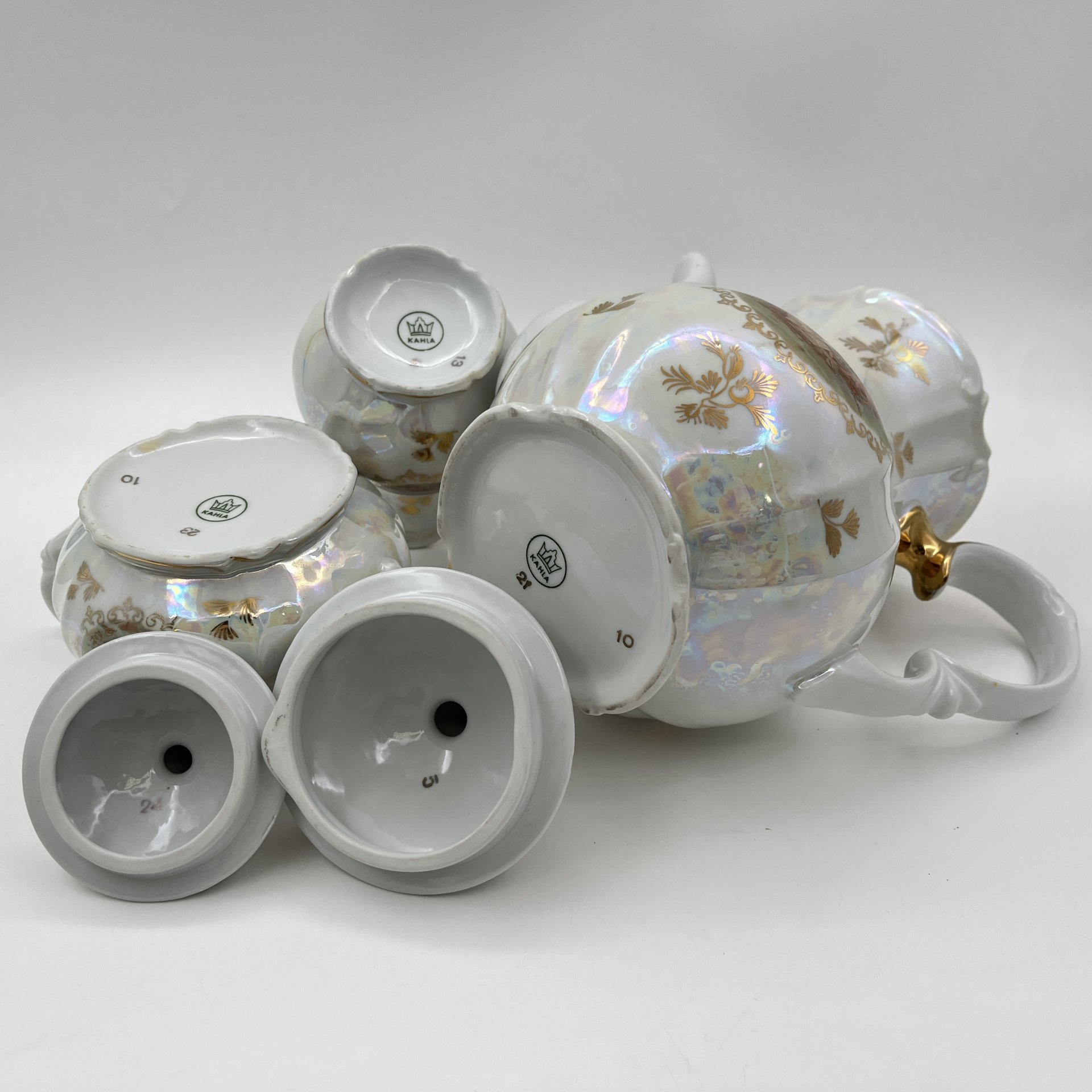 Сервиз чайно-кофейный на 6 персон "Мадонна" (15 предметов), фарфор, люстр, деколь, золочение, Kahla, ГДР, 1960-1980 гг.