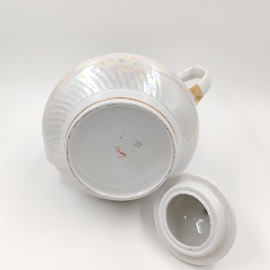 Чайник (кофейник) заварочный, фарфор, люстр, золочение, Краснодарский фарфорово-фаянсовый завод «Чайка», Краснодарский фарфорово-фаянсовый завод «Чайка»