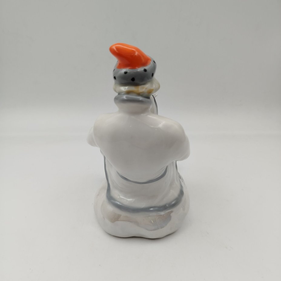 Статуэтка "Емеля со щукой" ("По щучьему велению"), скульптор В. Петушков, фарфор, роспись, золочение, Ленинградский завод фарфоровых изделий (ЛЗФИ), СССР, 1956-1967 гг.