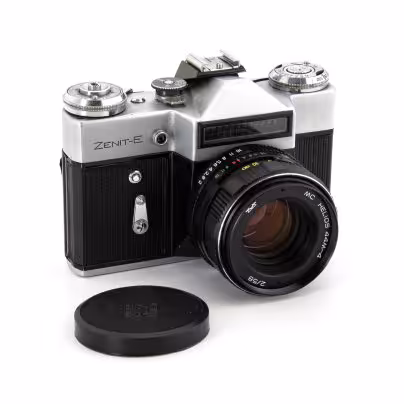Фотоаппарат "Zenit-E"с объективом "Гелиос-44-2 в оригинальном кофре коричневого цвета, Белорусское оптико-механическое объединение (БелОМО)