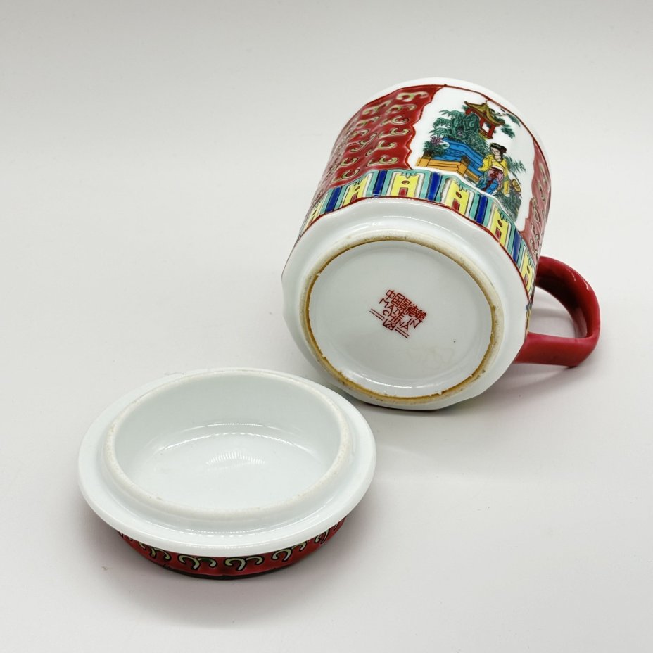 Чашка с крышкой с изображением девушки в саду, фарфор, роспись, Китай, 1960-1980 гг., Китай