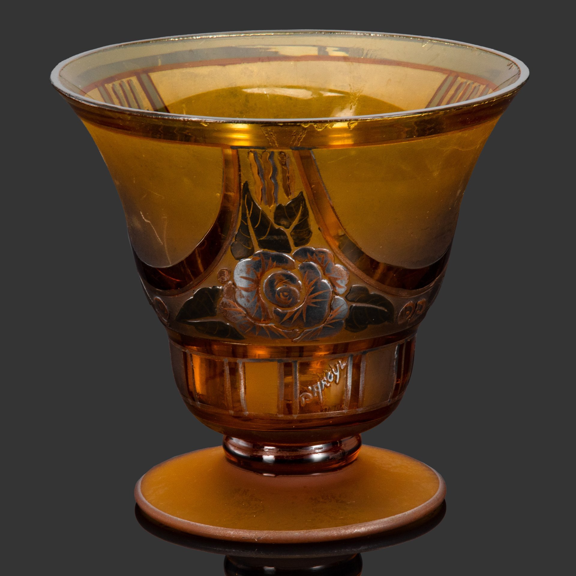 Ваза в стиле Art Deco, украшенная цветочным декором, E. VAL & Cie [подпись D'Argyl]