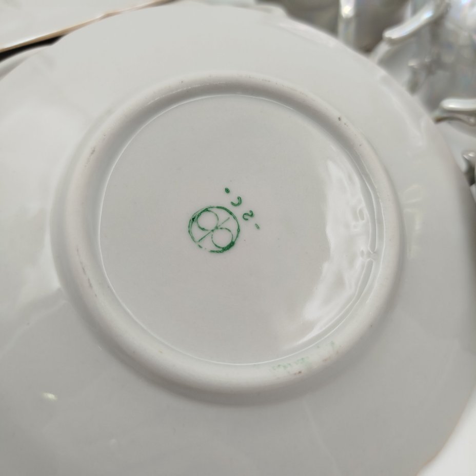 Набор для подачи чая на 3 персоны перламутрового оттенка (9 предметов), фарфор, люстр, Октябрьский фарфорово-фаянсовый завод, СССР, 1964-1991 гг.