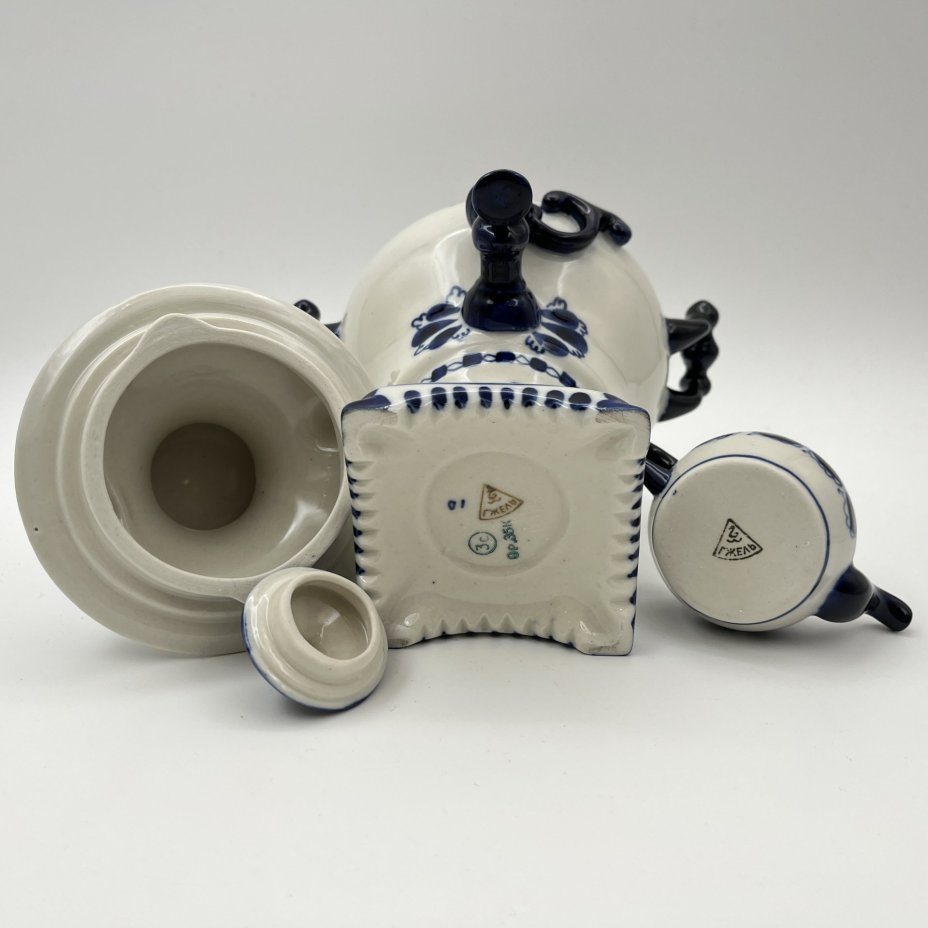 Самовар декоративный с миниатюрным чайником, фарфор, роспись, Объединение «Гжель», СССР, 1972-1985 гг.
