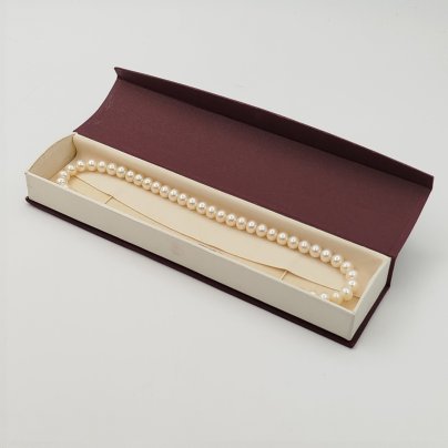 Бусы в футляре, маркировка "G" на фурнитуре