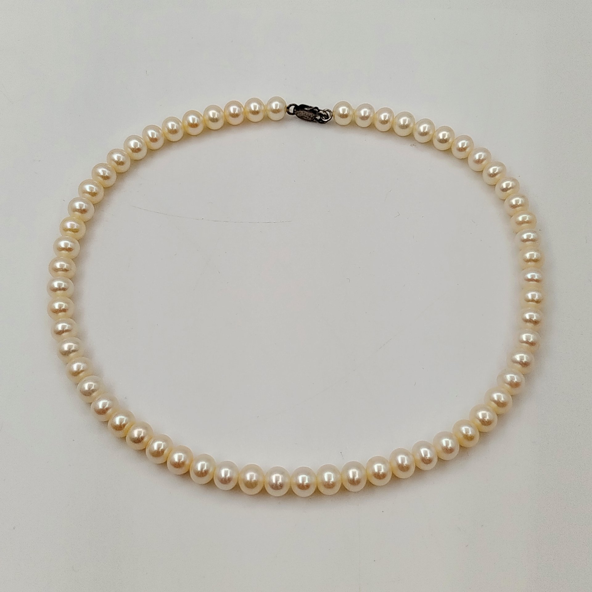 Бусы в футляре, маркировка "G" на фурнитуре